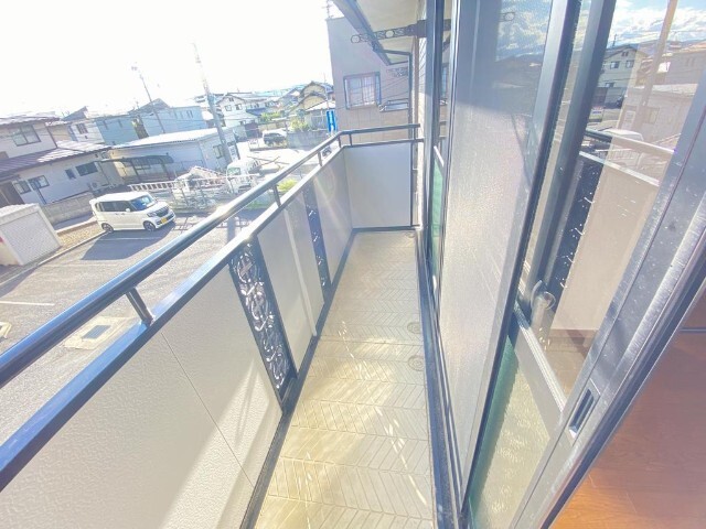 バルコニー　同物件別室のイメージ画像となります　反転した間取りの写真とな