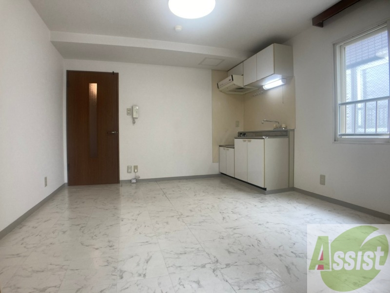 居室・リビング　リビングです。白を基調としていてお部屋全体が明るいですね！