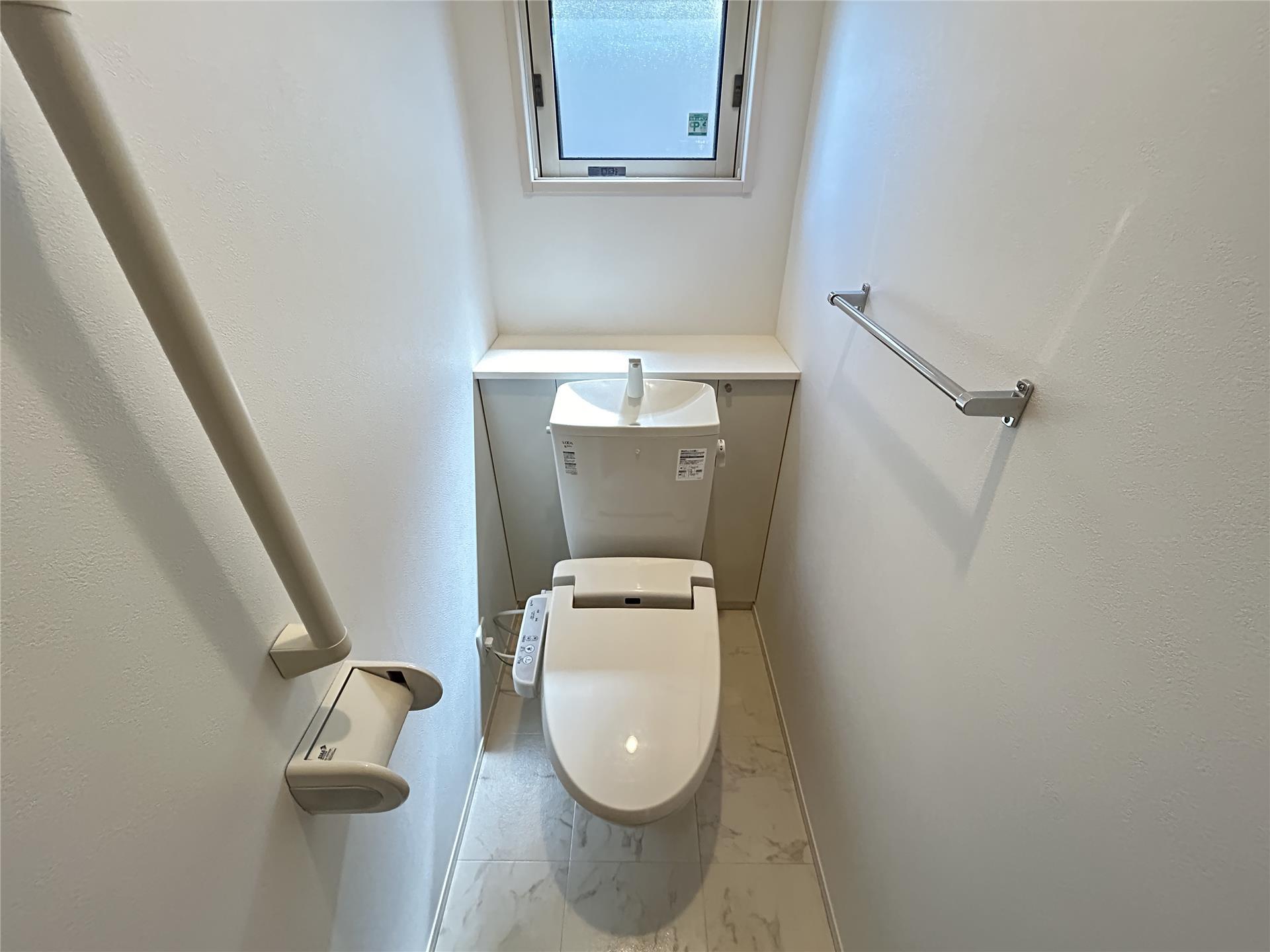 トイレ　温水洗浄便座