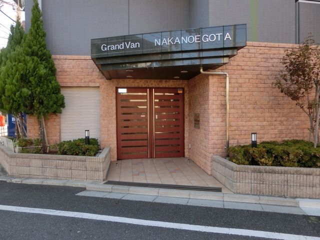 エントランス　★オートロック付きのエントランス★