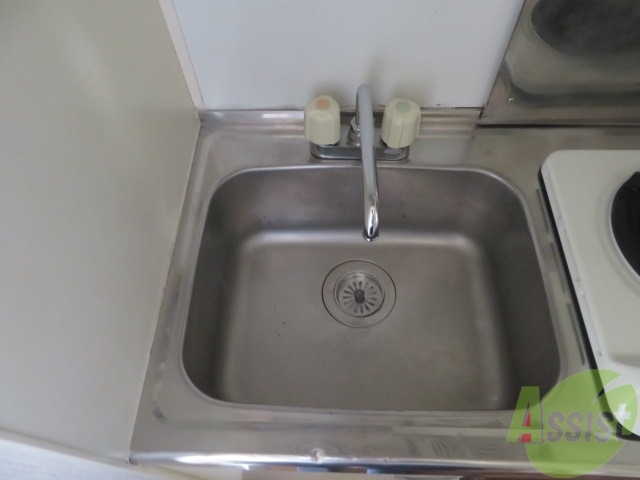 洗面設備　別角度からキッチンを撮影しました。イメージを掴んでください。