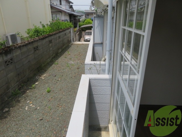 バルコニー　バルコニーがあるので洗濯物は外に干せそうですね。