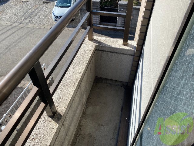 バルコニー　バルコニーは気持ちよく陽が当たります。洗濯物もよく乾きそう