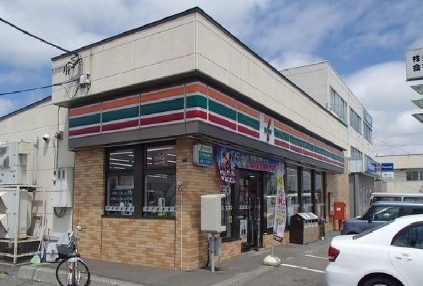 コンビニ　セブンイレブン岩見沢南町店（コンビニ）まで620m
