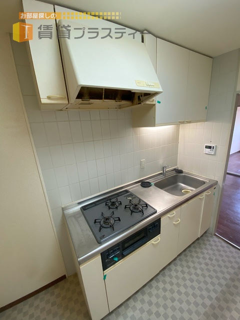 キッチン　３口コンロ設置済み