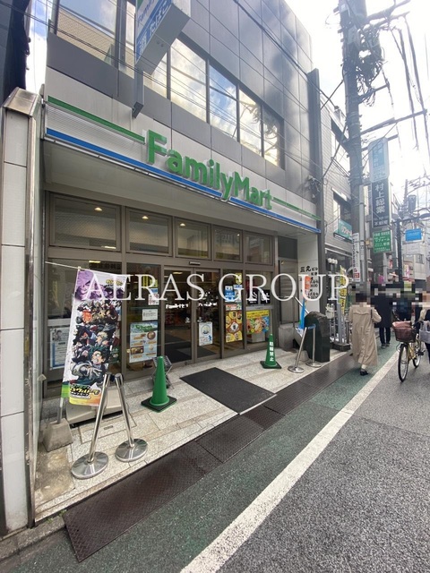 コンビニ　ファミリーマート 経堂駅前店（コンビニ）まで154m