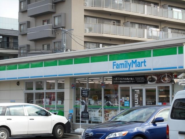 コンビニ　ファミリーマート東大宮五丁目店（コンビニ）まで498m