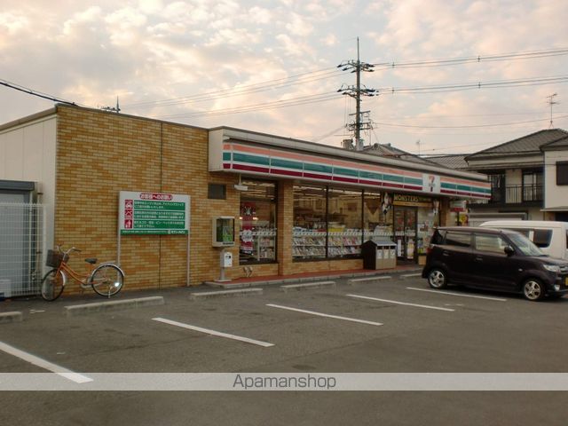 コンビニ　セブンイレブン（コンビニ）まで601m