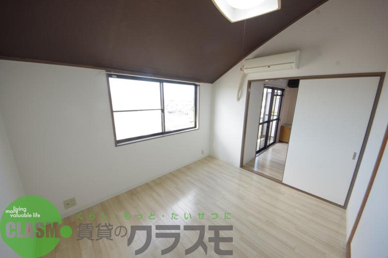 その他部屋・スペース　広くて明るい寝室