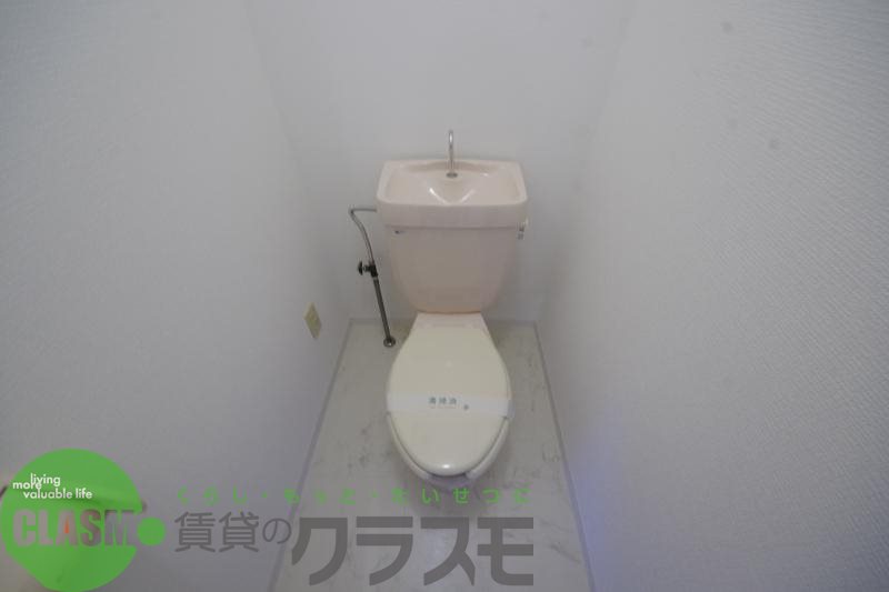 トイレ　落ち着いた色調のトイレです