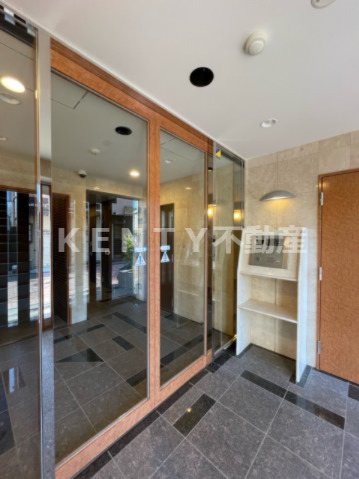 エントランス　落ち着いたエントランスです