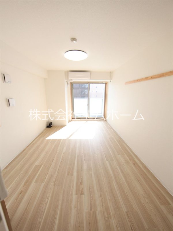 居室・リビング　洋室8.6帖　ウォークインクローゼット　南面バルコニー