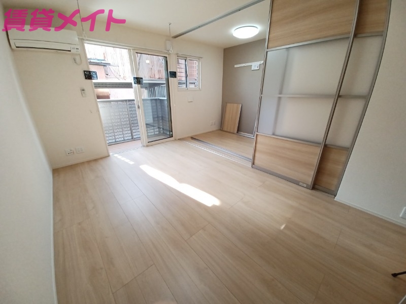 居室・リビング　同物件別室の画像です