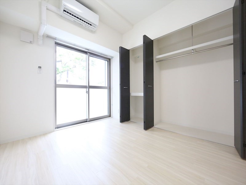 バルコニー　洋室6帖　エアコン完備　クローゼット付　バルコニー