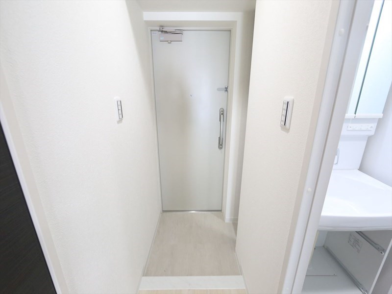 玄関　玄関　シューズボックス付（収納充実してます）