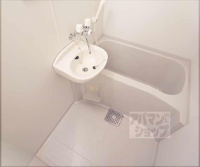 バス・シャワールーム　ゆったり浸かれます！