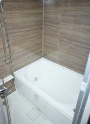 バス・シャワールーム　☆重厚感のあるバスルーム☆