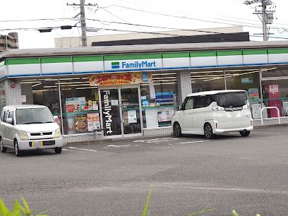 コンビニ　ファミリーマート 名張希央台店（コンビニ）まで750m