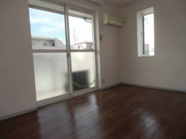 居室・リビング　参考写真（同建物別部屋のものです）