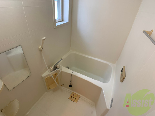 バス・シャワールーム　追い焚き機能の付いたバスルームです。ちょうどよい広さです。