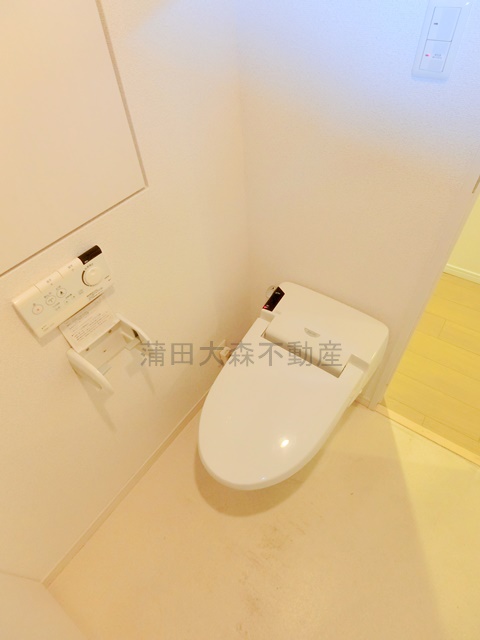 トイレ　温水洗浄便座付きのトイレ