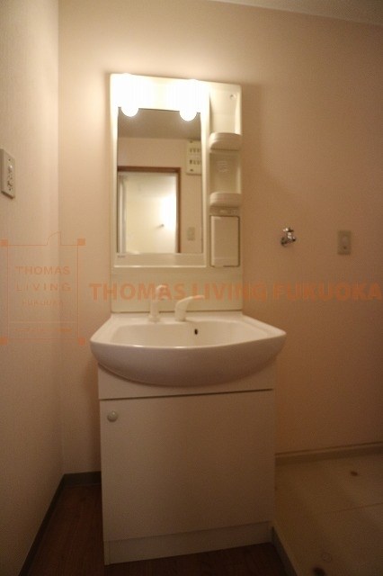 洗面設備　・同系タイプ参考写真