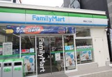コンビニ　ファミリーマート東陽三丁目店（コンビニ）まで181m