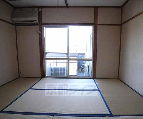 居室・リビング　南向きです。