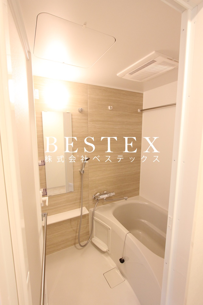 バス・シャワールーム　※同タイプ・別部屋の参考写真です。
