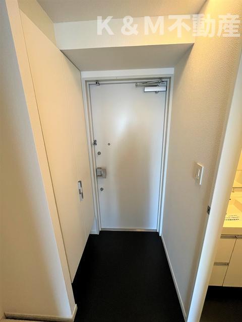 玄関　収納もある玄関です 反転間取り