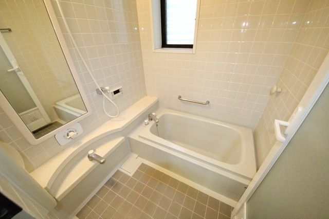 バス・シャワールーム　★浴室追い焚き機能あり★