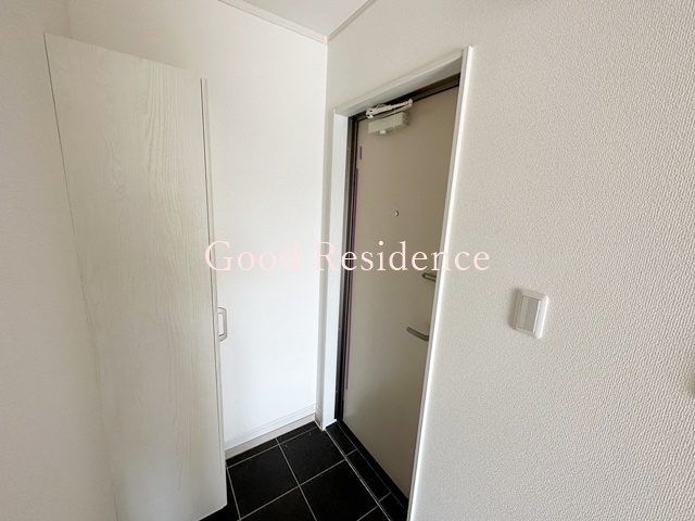 玄関　【住環境、アクセス良好！】安心セキュリティ完備♪