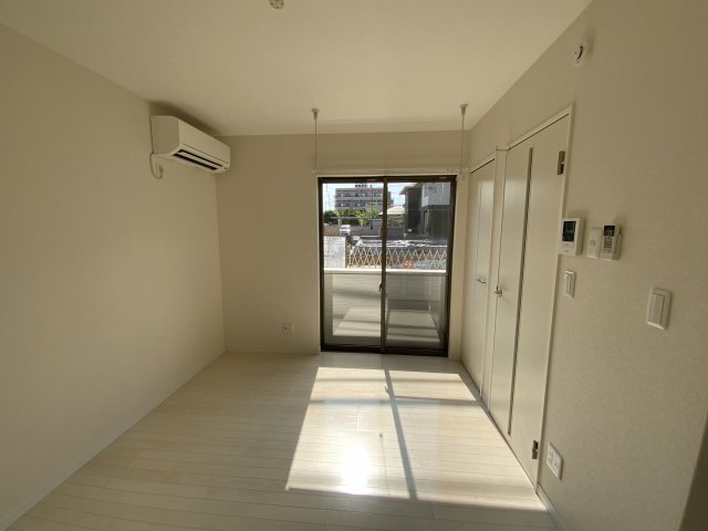 居室・リビング　退去前につき、他の部屋のお写真です。