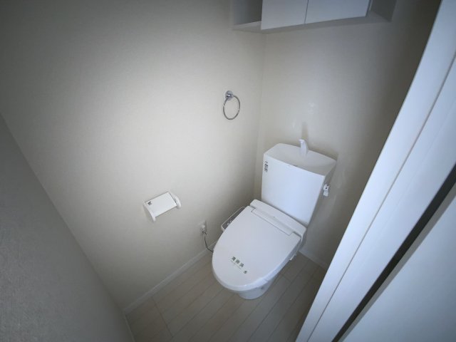 トイレ　退去前につき、他の部屋のお写真です。