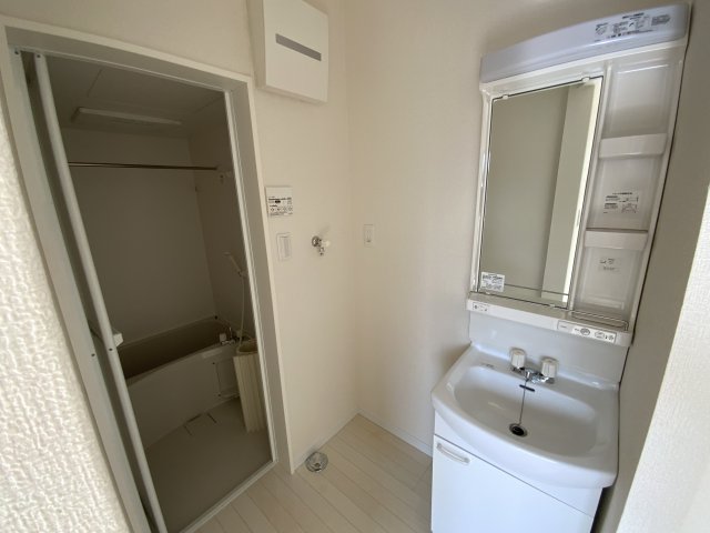 洗面設備　退去前につき、他の部屋のお写真です。