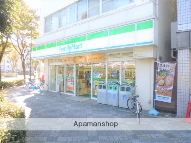 コンビニ　ファミリーマート（コンビニ）まで196m
