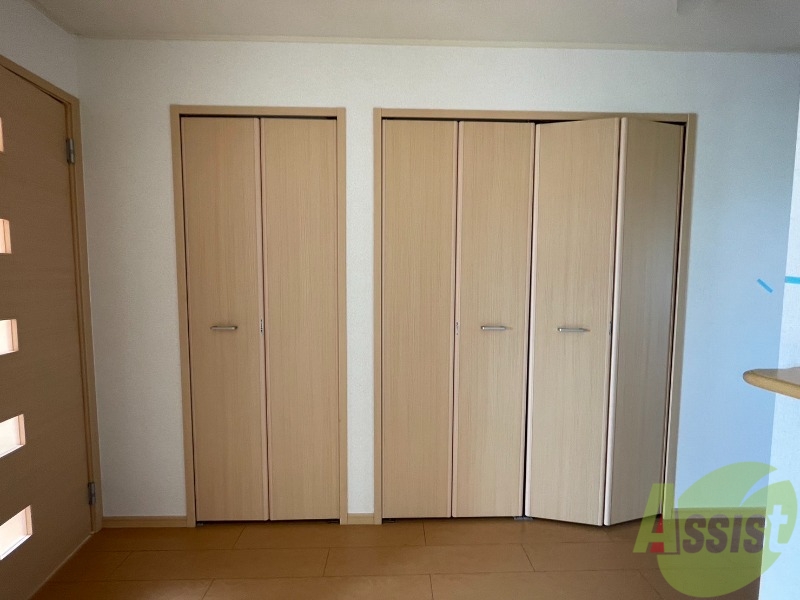 収納　収納はこちらのクローゼットをお使いください。