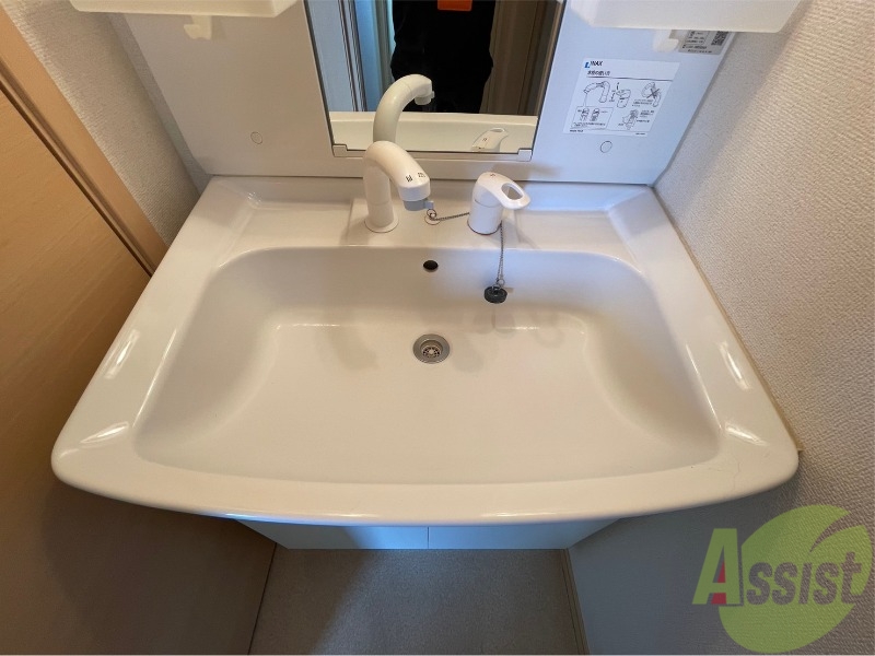 洗面設備　洗面台はシャンプードレッサーなので朝の身支度も楽々ですね～