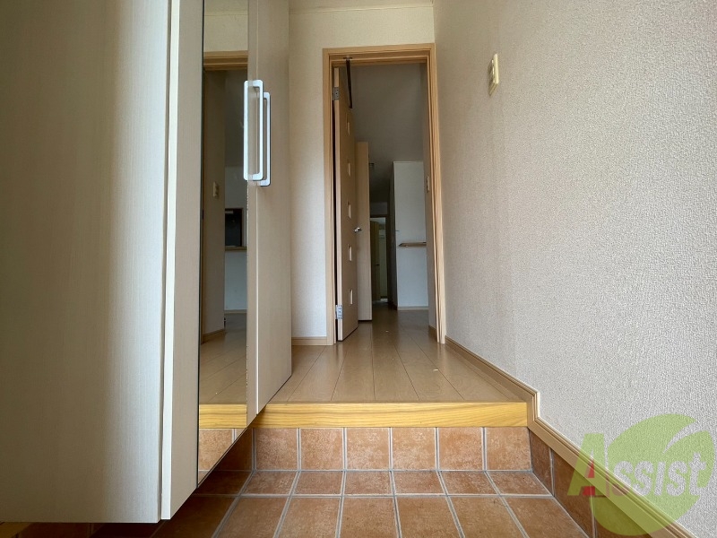 玄関　玄関から撮影しました。広々としていますね！