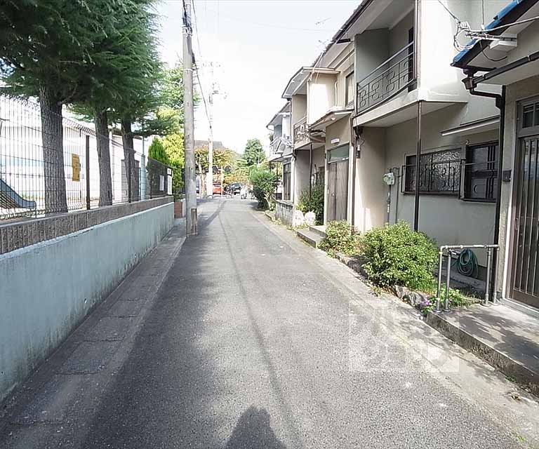 その他　前面道路です。