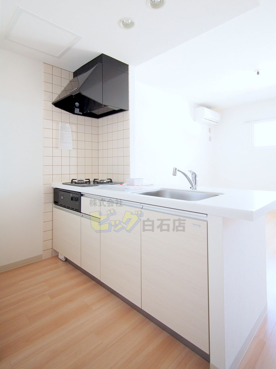 キッチン　人気の対面式システムキッチンです♪