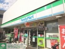 コンビニ　ファミリーマート（コンビニ）まで216m
