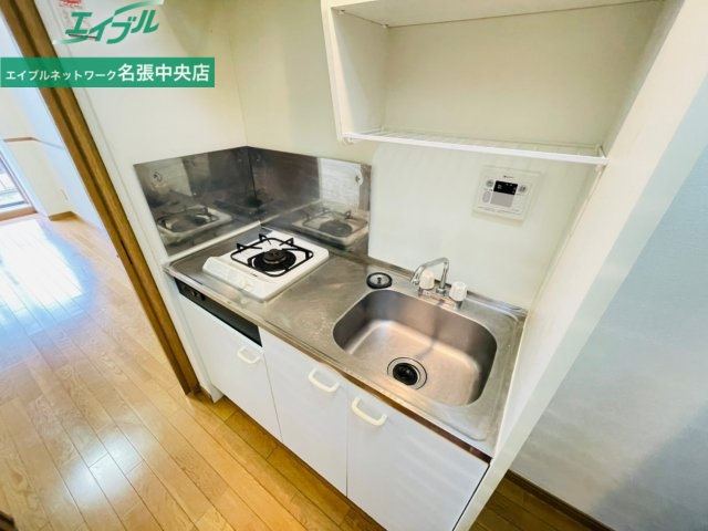 キッチン　同物件別部屋です