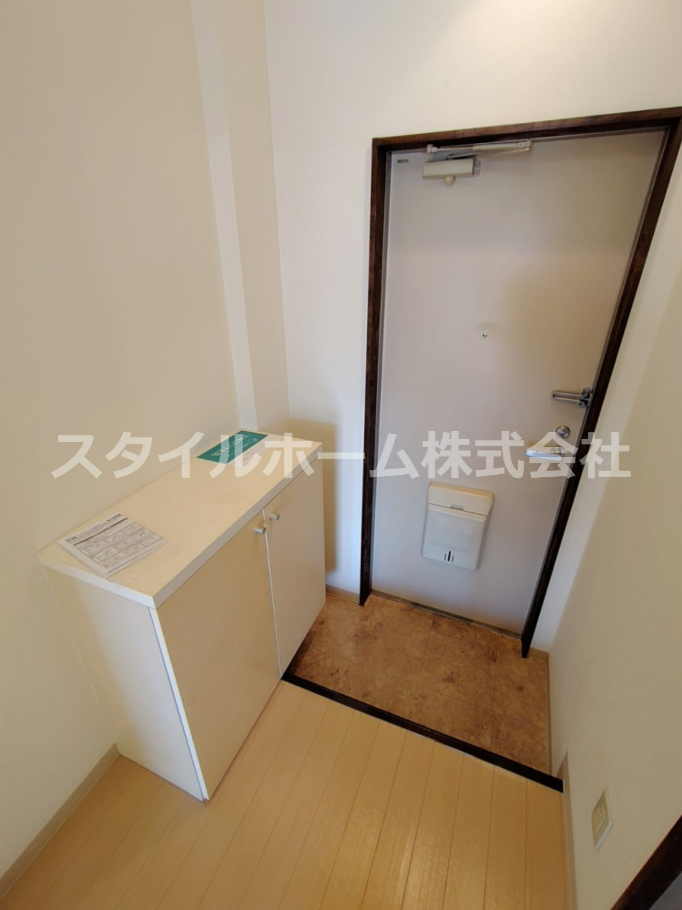 玄関　別部屋写真です。