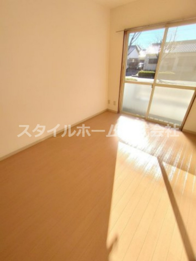居室・リビング　別部屋写真です。