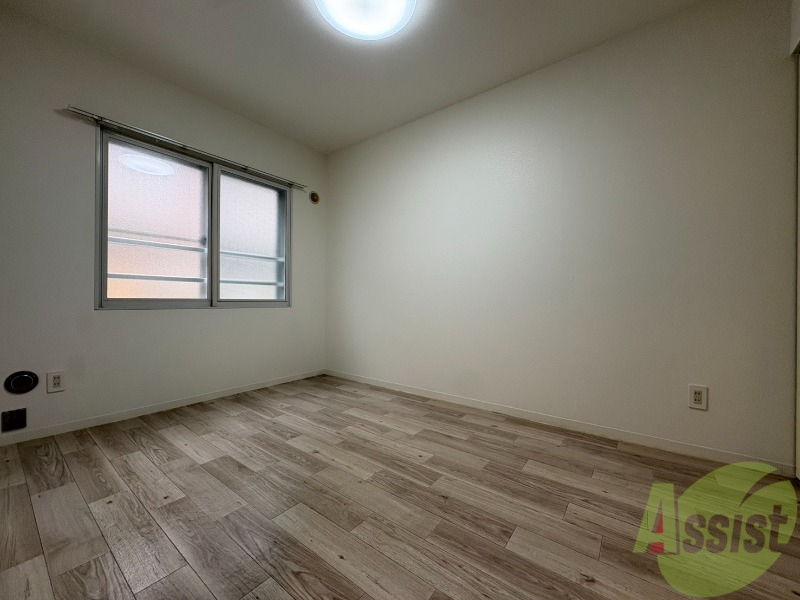 その他部屋・スペース　こちらのお部屋は光が差し込む、温かみのあるお部屋です。