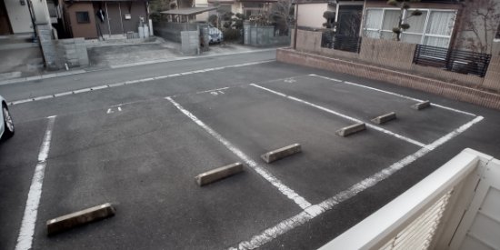駐車場　共用部分は清掃業者が清掃しております。 ※現況優先