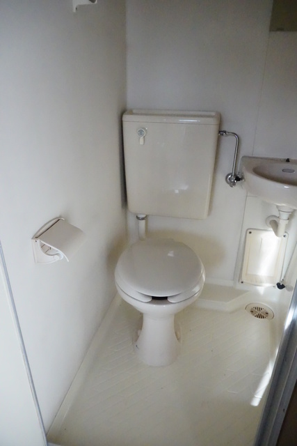 トイレ　清潔感ある洋式トイレです☆丸洗い可能でお掃除も楽々！！