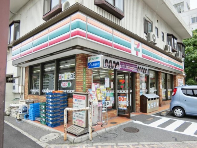 コンビニ　セブンイレブン広島中島町店（コンビニ）まで590m
