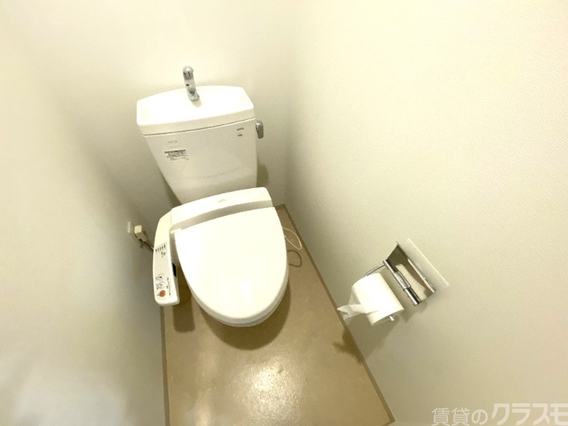 トイレ　冬でも安心の温水暖房便座です！